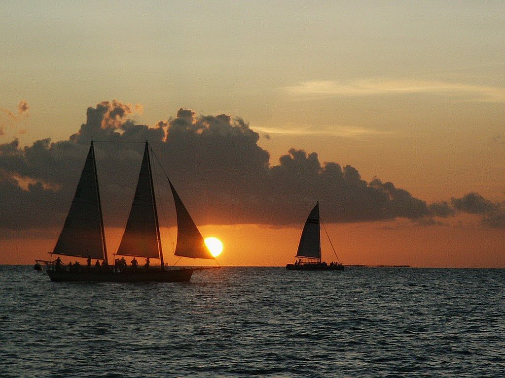 Coucher de soleil avec un voilier Centerblog