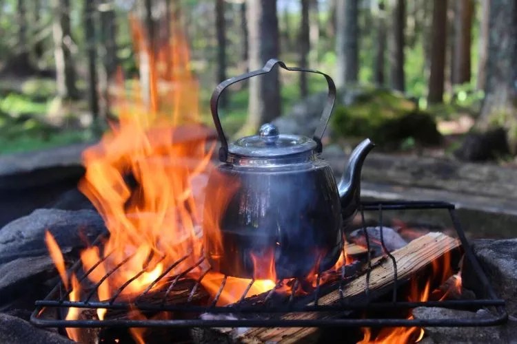 How To Boil Water Without Electricity In 6 Easy Steps