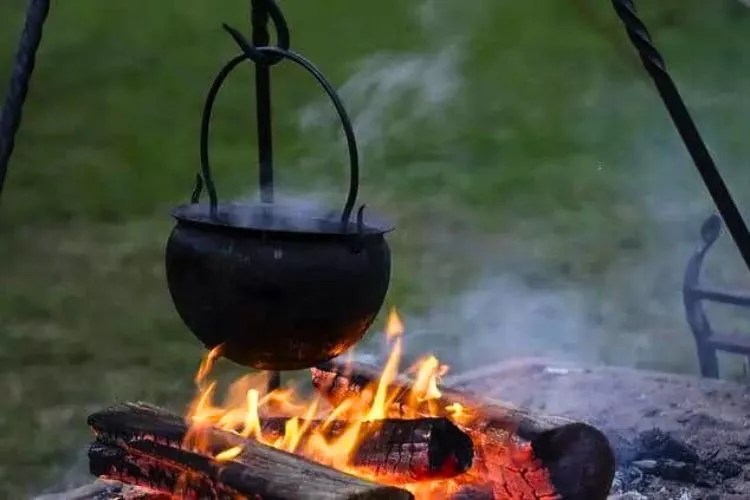 How To Boil Water Without Electricity In 6 Easy Steps