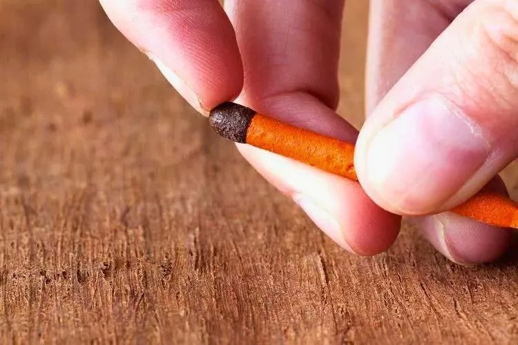 How To Light A Match Without The Box In 5 Easy Methods