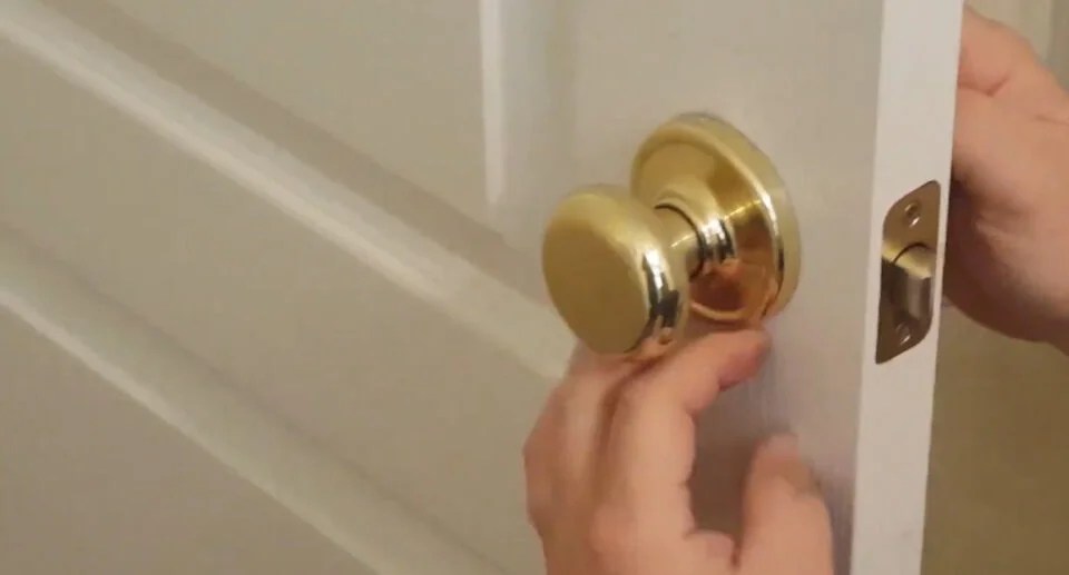 How To Remove A Door Knob With No Screws A StepbyStep Guide With Videos