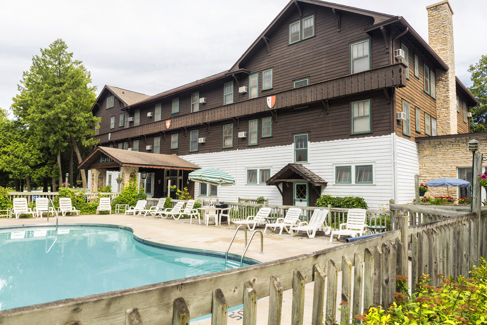 A Tradition Alive Historic Resorts Continue Old Customs As Vacation