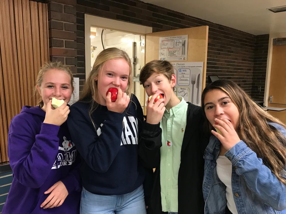 Sturgeon Bay Schools Participated in the Great Apple Crunch Door County Pulse