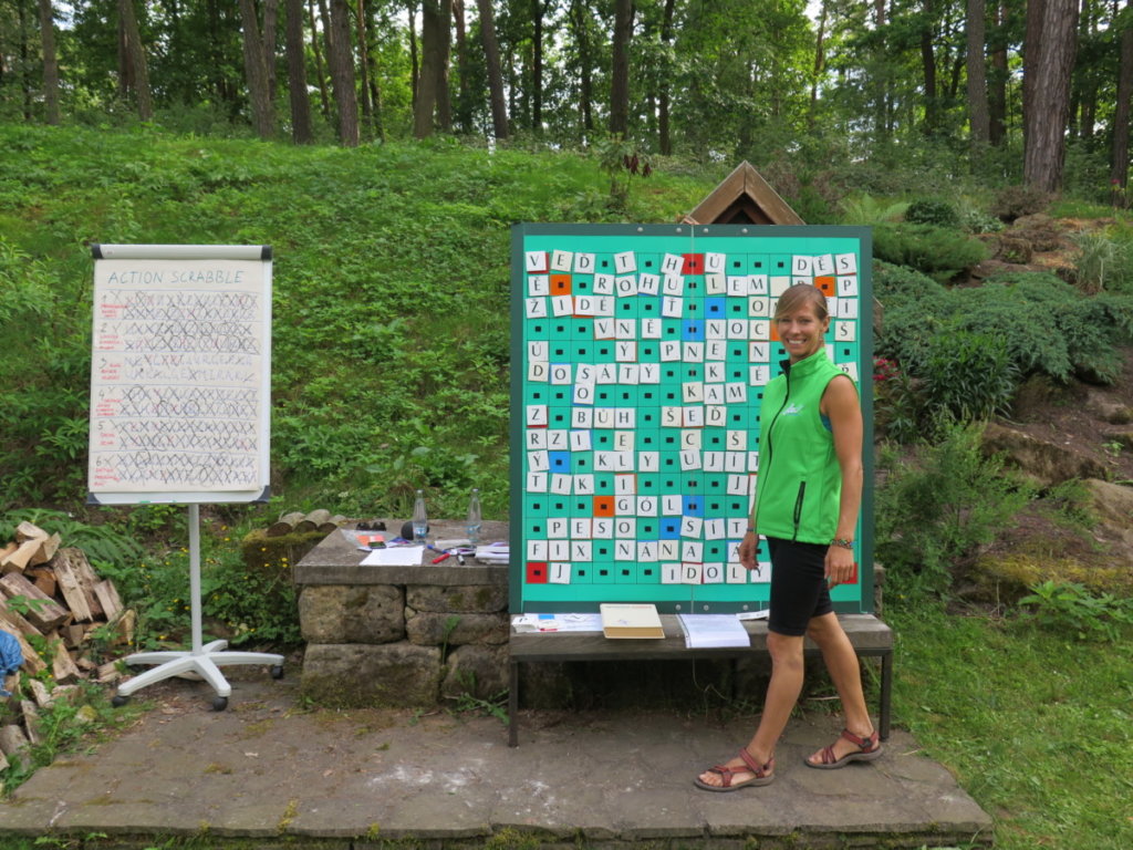 Akční scrabble firemní teambuilding, doprovodný program