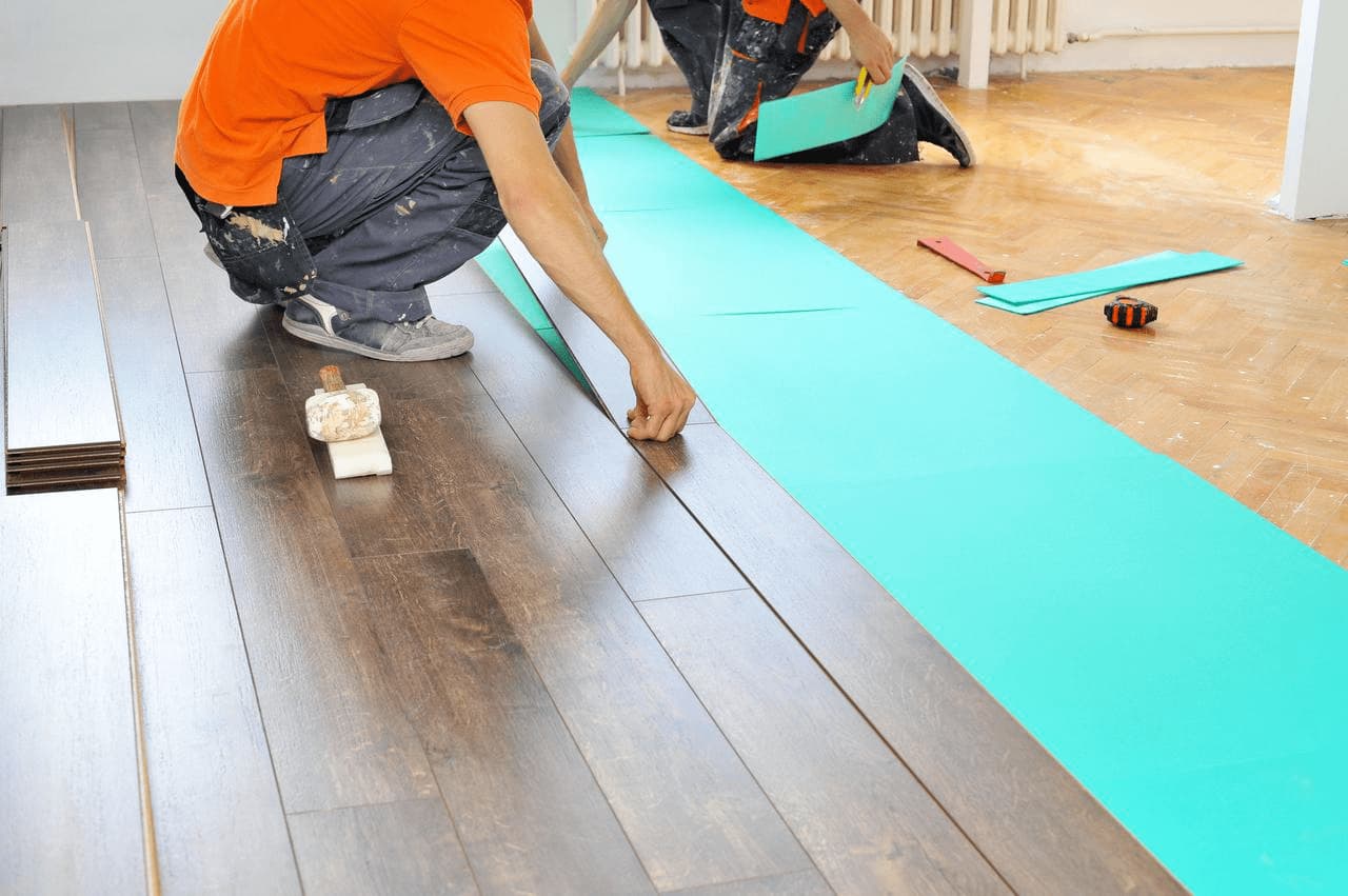 Jak zadokować linoleum?