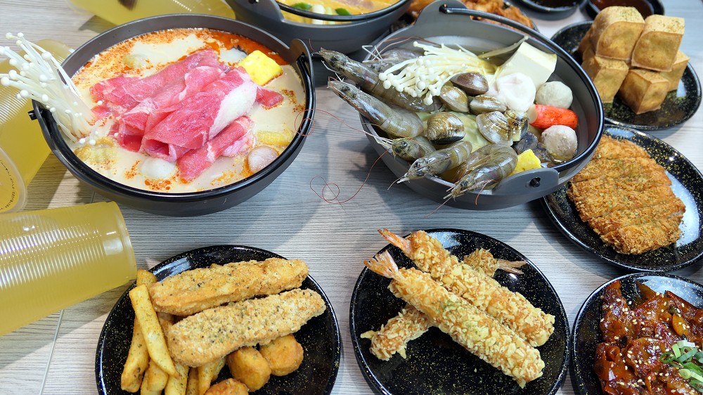 桃園車站小火鍋推薦 | 【小二春福氣鍋桃鶯店】特色鍋 川味麻奶 炸物一絕