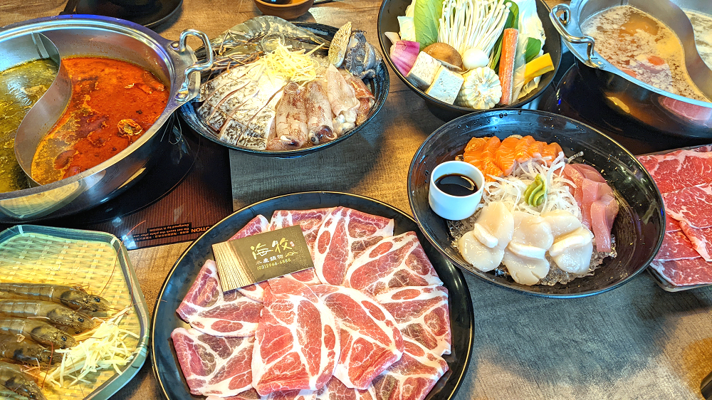 板橋火鍋推薦 | 【海牧水產鍋物】活體海鮮直送 平價頂級熟成肉品 用餐有水母相陪