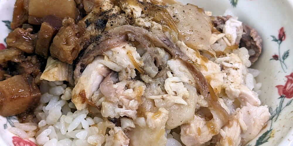 文化路夜市小吃-阿霞火雞肉飯|不只雞肉飯 連酸菜鴨都好吃