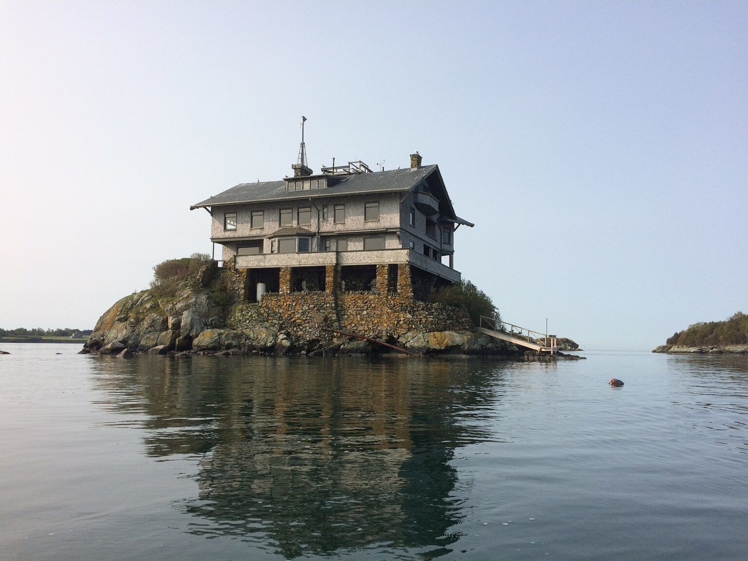 MiniLuxury Living 11 Small Homes Built on Tiny Islands Designs