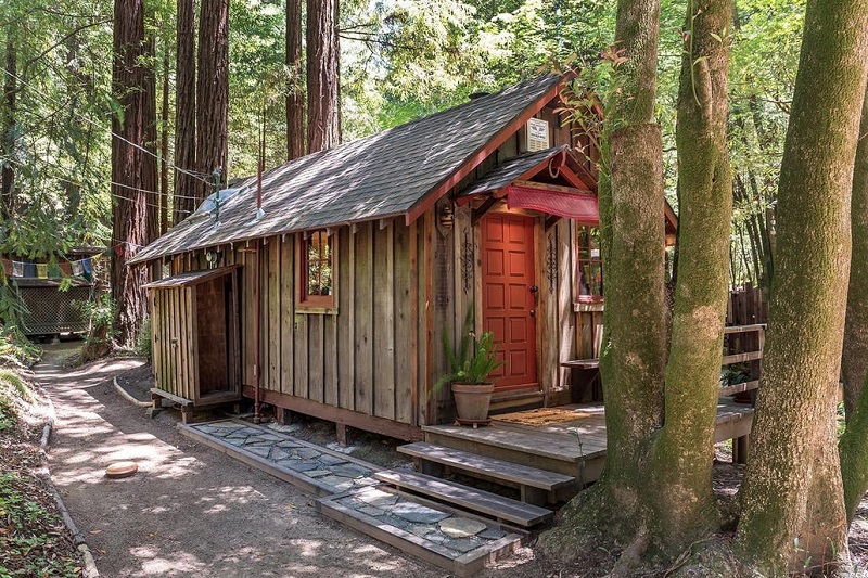 Sonoma County Cabin Has Its Own Pirate Treehouse Designs & Ideas on