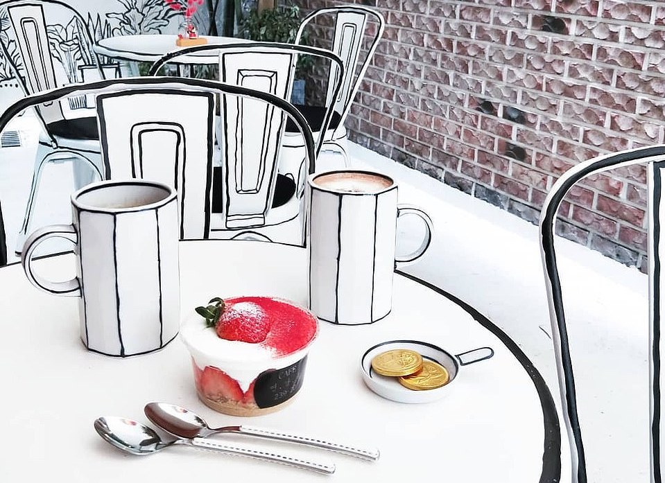 Black and White Café in South Korea Looks Like a RealLive Cartoon