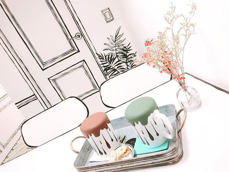 Black and White Café in South Korea Looks Like a RealLive Cartoon