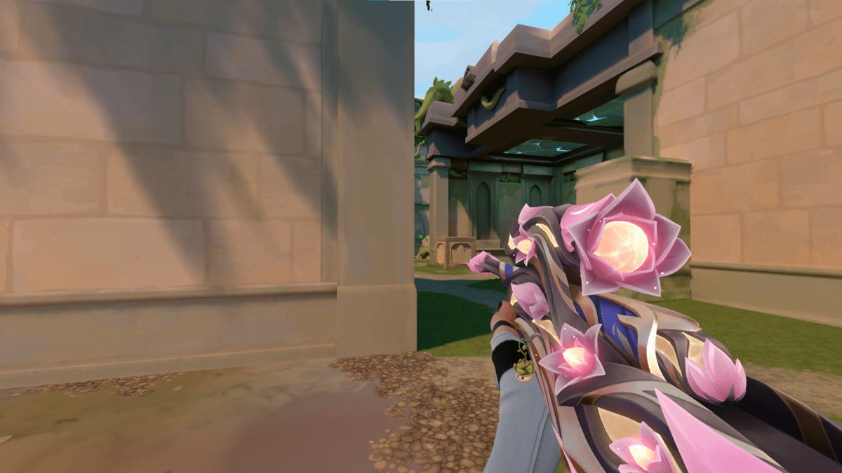 'Paytowin' Mystbloom skin exploit lets VALORANT players wallhack