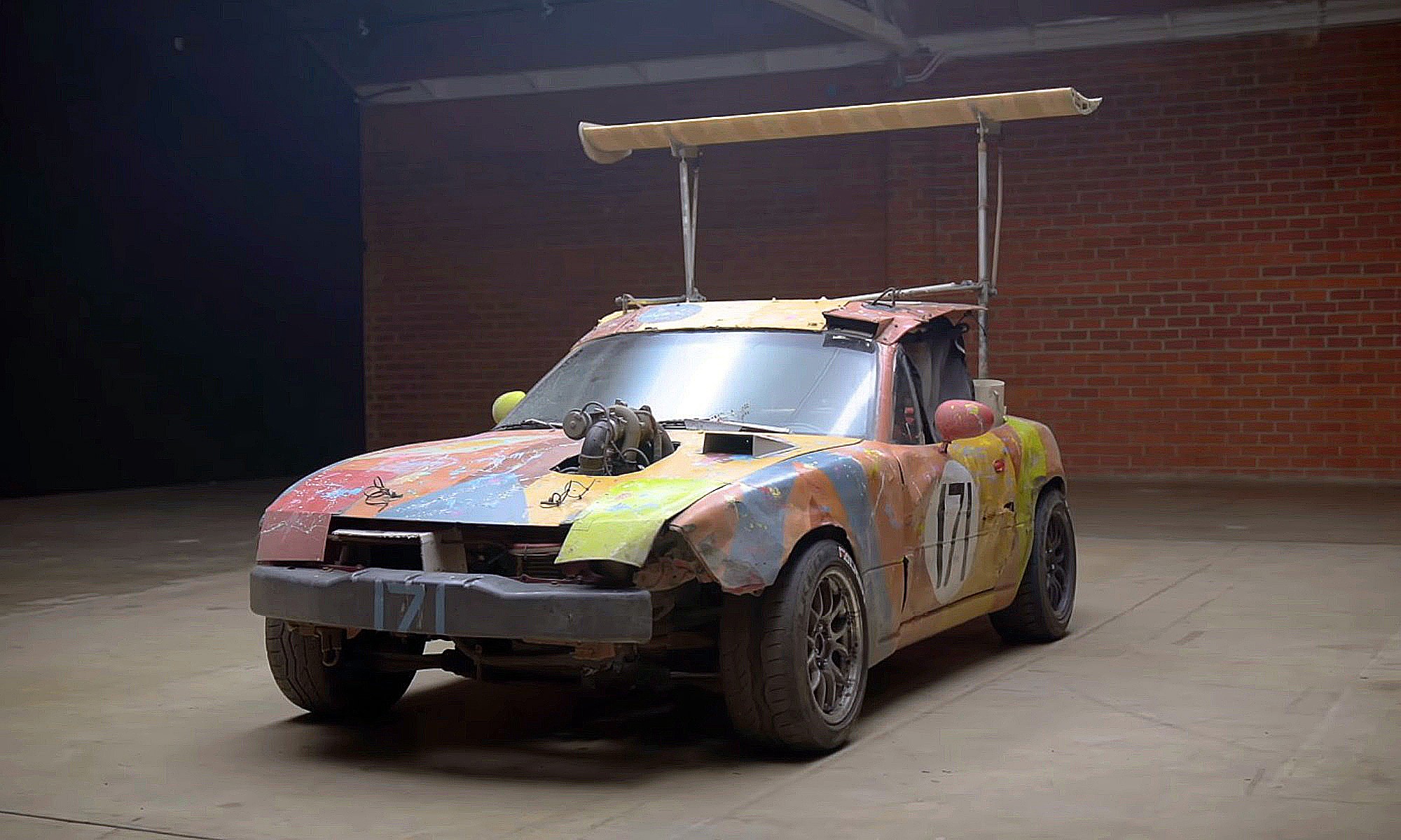 LeMons Racer MX5 is a 138 kW racewinning eyesore