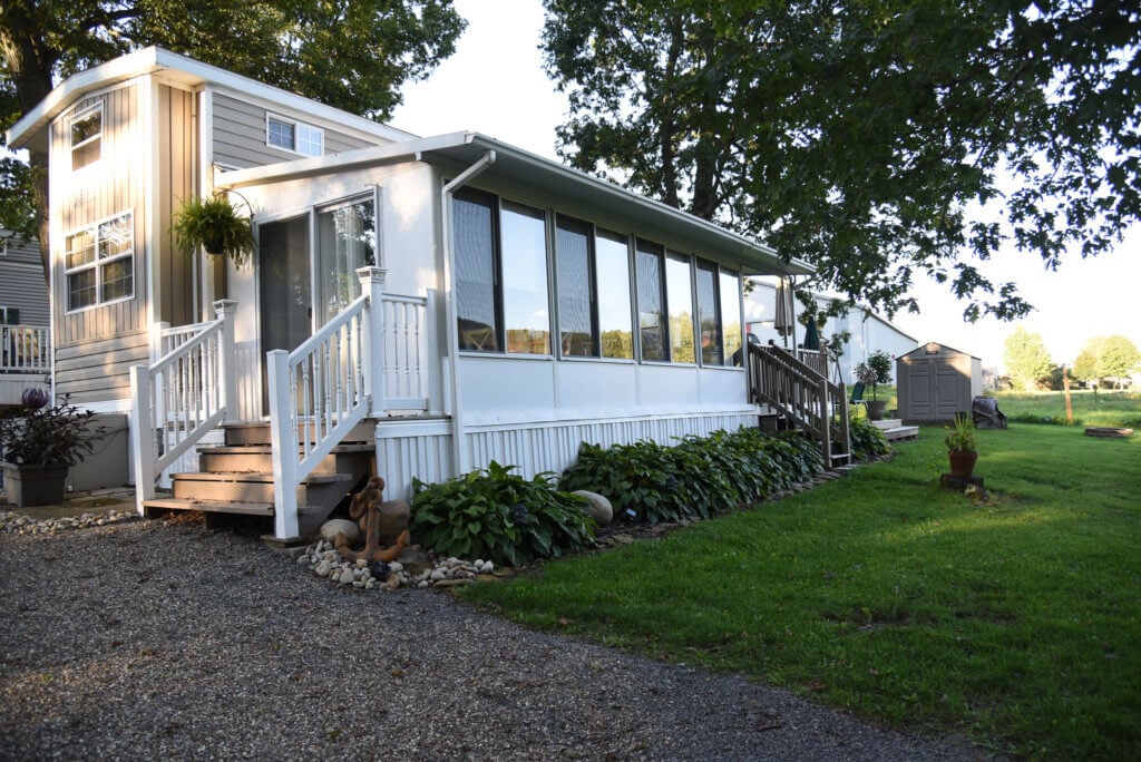 SilverTop Hard Awnings & 3Season Rooms Double G RV Park