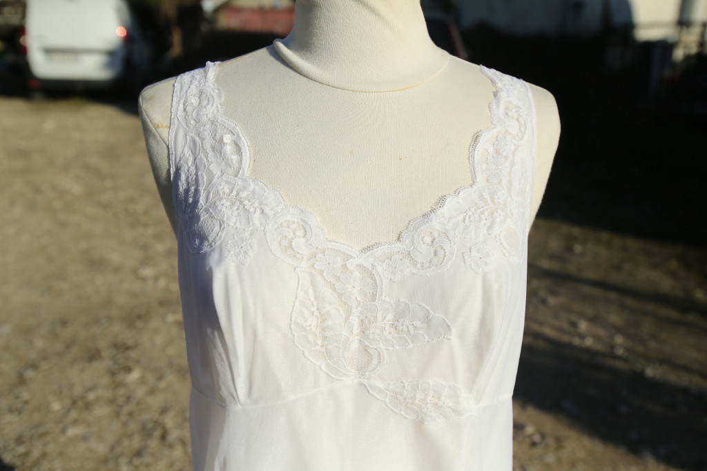 BELLE COMBINAISON FOND de robe vintage nylon blanc MARGARETT 42 neuv