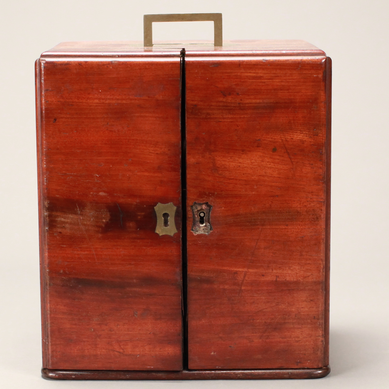LOT 047 MAHOGANY DOCTOR’S TRAVELING APOTHECARY CHEST “FAMILY MEDICINE