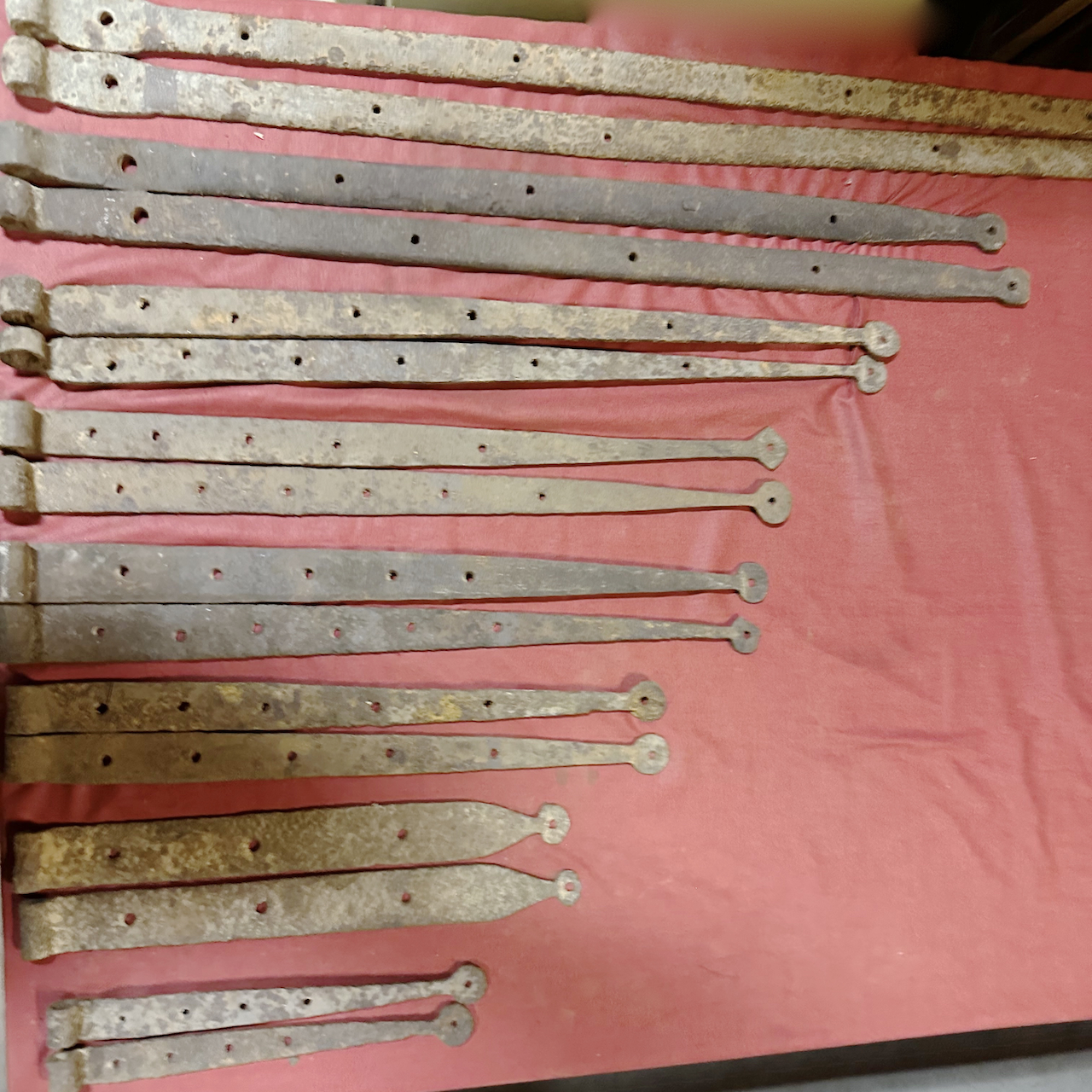 LOT 210 EIGHT PAIRS OF STRAP HINGES. 111/2″ 381/2″