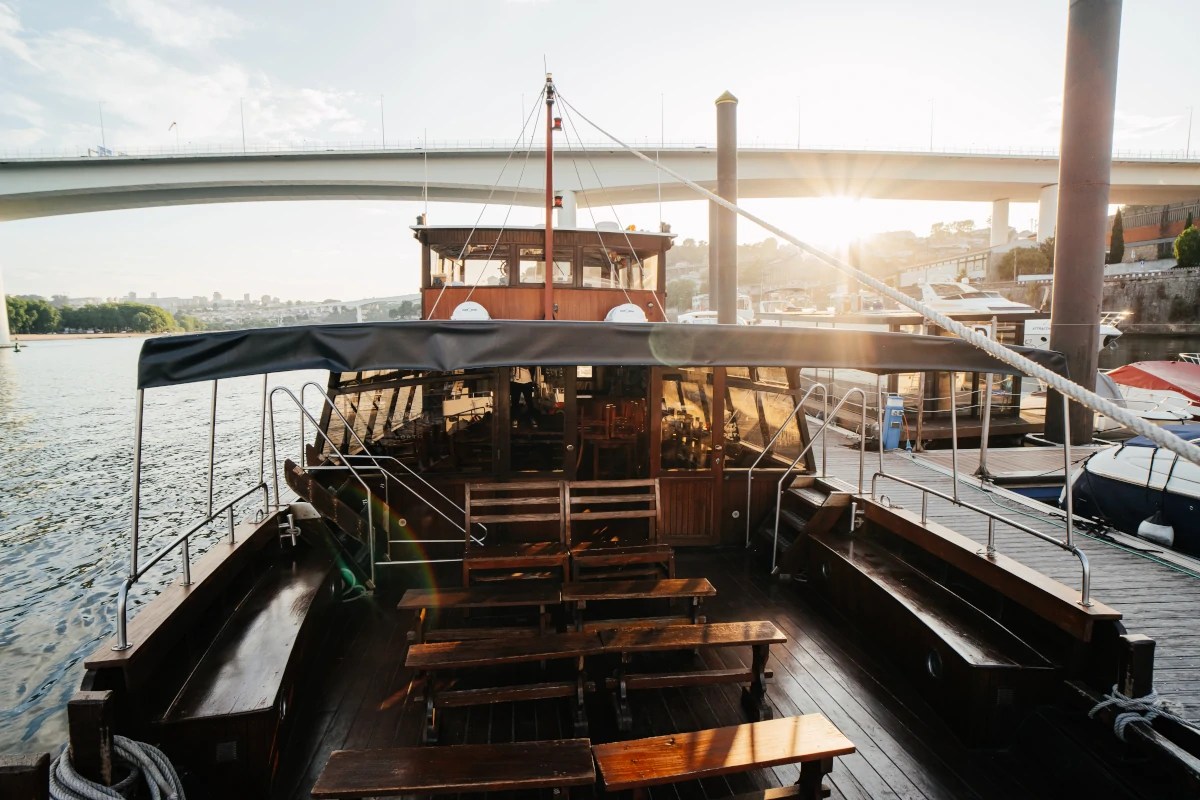 Rabelo Douro Charter CRUZEIROS NO RIO DOURO