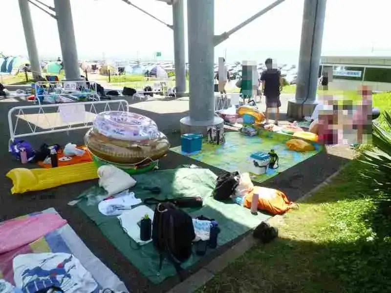 大磯ロングビーチは日陰はあるの？レジャーシートの場所取りや持ち込みテント・パラソルの話