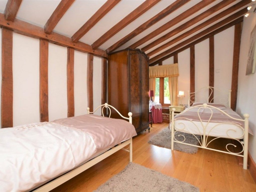 Sleeps up to 22 Doves Barn