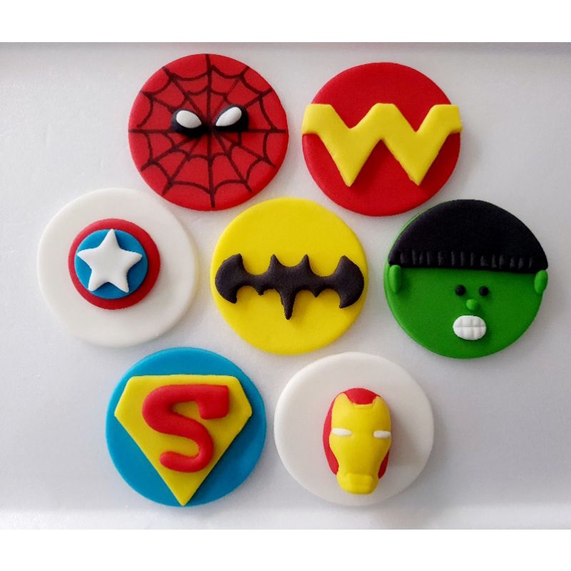 Kit 15 apliques de pasta americana Tema Heróis/ vingadores( vários