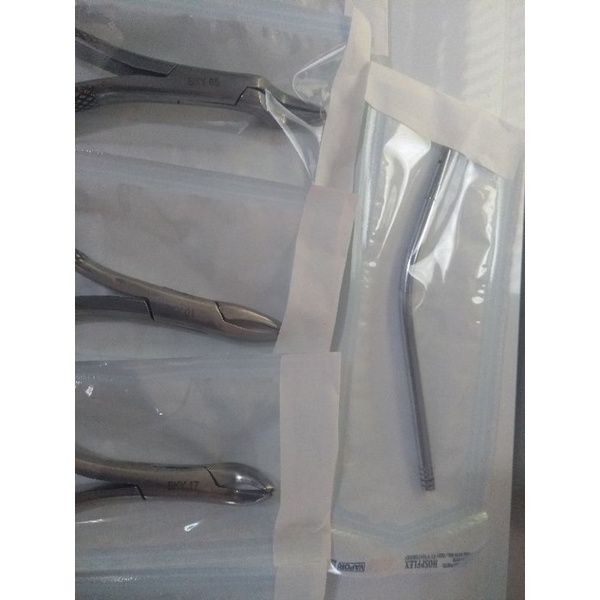 kit de cirurgia odontológico com fórceps, sugadores e afastadores