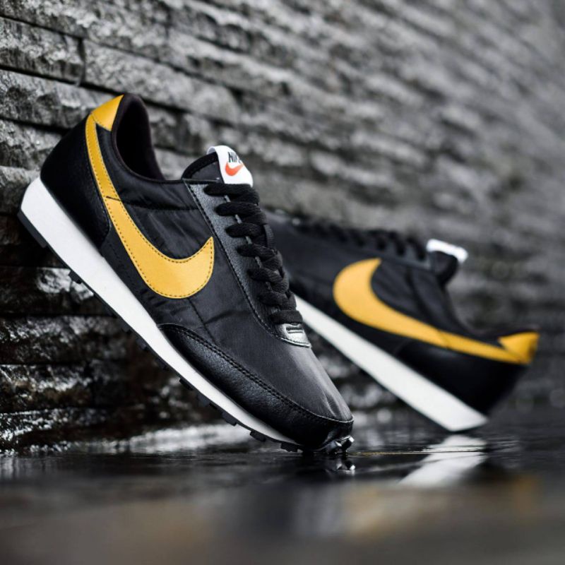 Jual NIKE DAYBREAK BLACK WHITE YELLOW Shopee Indonesia