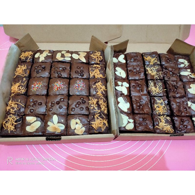 Jual Shiny Crust Brownies, Brownies Sekat, Fudgy Brownies ukuran 20x20