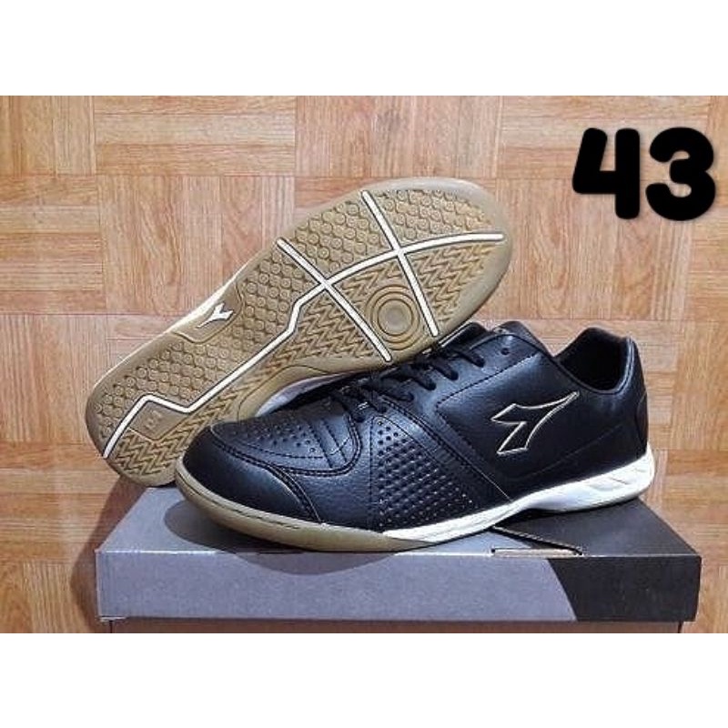 Jual sepatu futsal diadora original hitam & putih murah Shopee Indonesia(04)