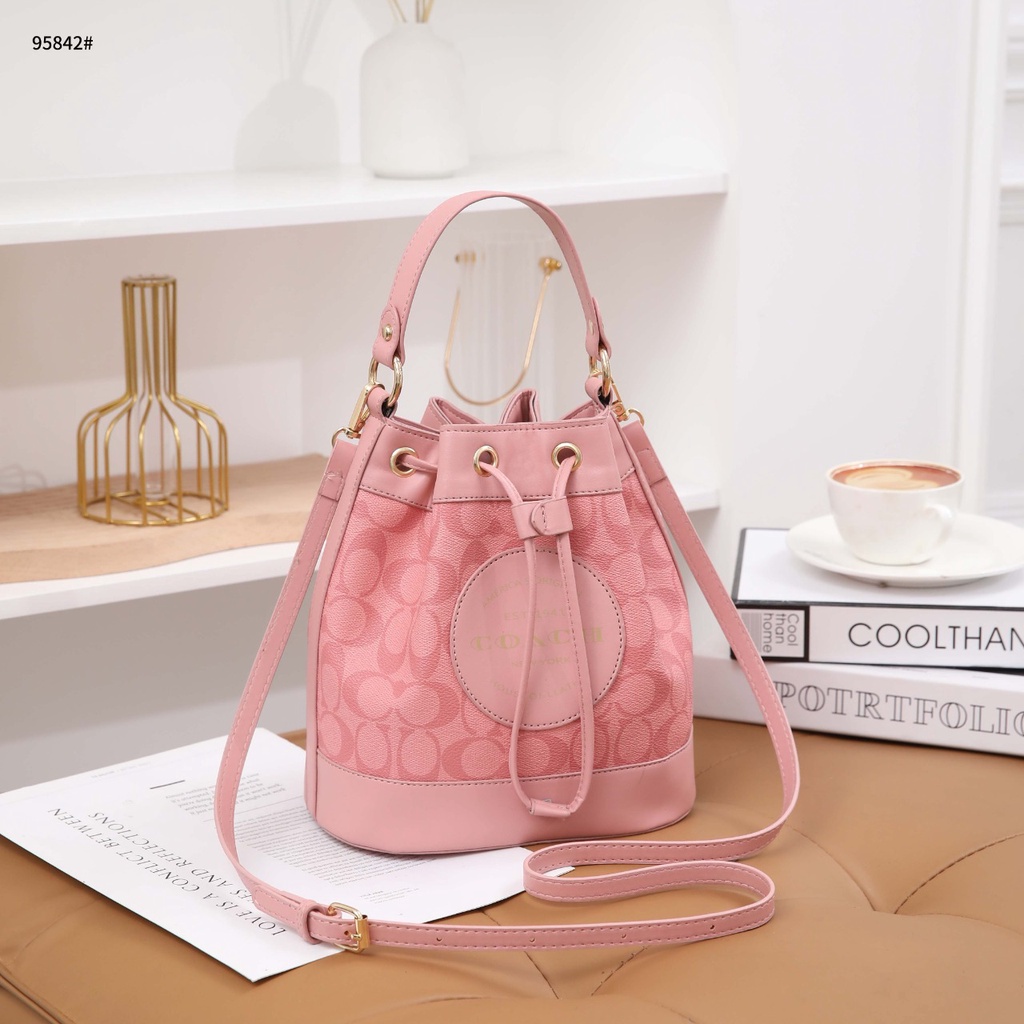 Jual Coach Bucket Bag in Signature Canvas 95842 55 Shopee Indonesia