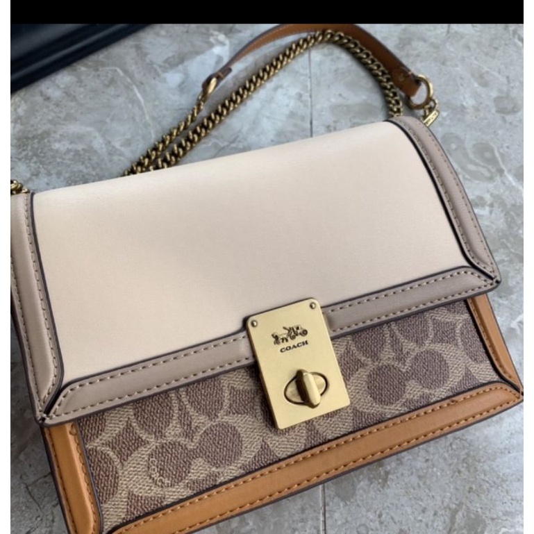Jual Coach Hutton Shoulder Bag In Colorblock Signature Canvas (C2795