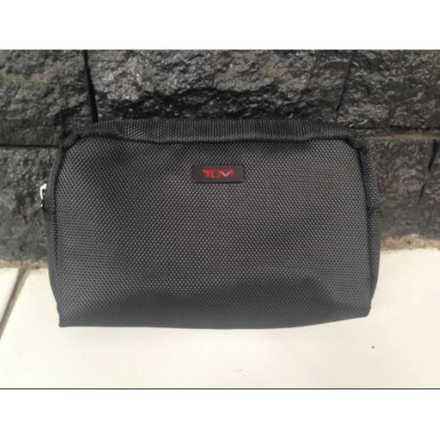 Jual NEW TUMI TOILETRIES AMENITY KITS FOR DELTA BLACK BANDUNG BDG