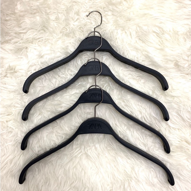 Jual HANGER ZARA IMPORT HANGER ZARA HITAM GANTUNGAN BAJU ZARA HITAM