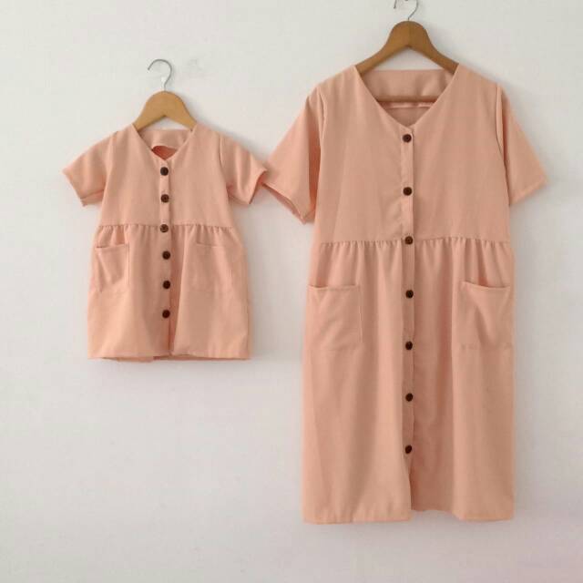 Jual Baju Couple Ibu dan Anak, kode TIFFANY BUTTON DRESS (Peach