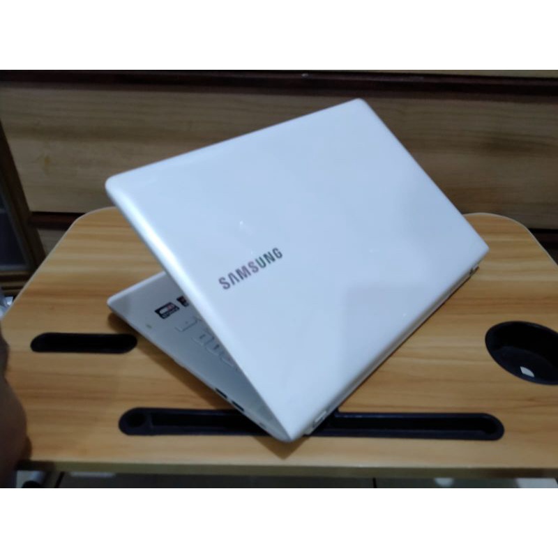 Jual laptop samsung white series np275e4v 14inch 2gb ram 500gb hdd