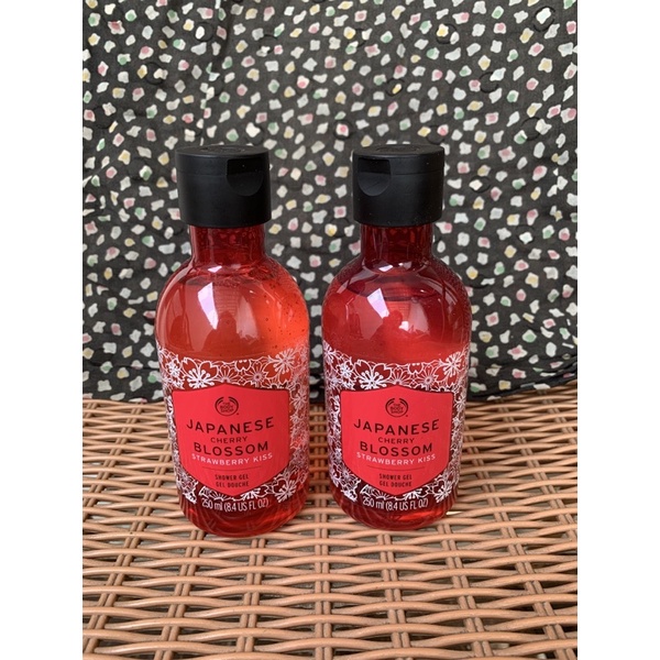 Jual The Body Shop Original Japanese Cherry Blossom Strawberry Kiss Shower Gel 250ml Shopee