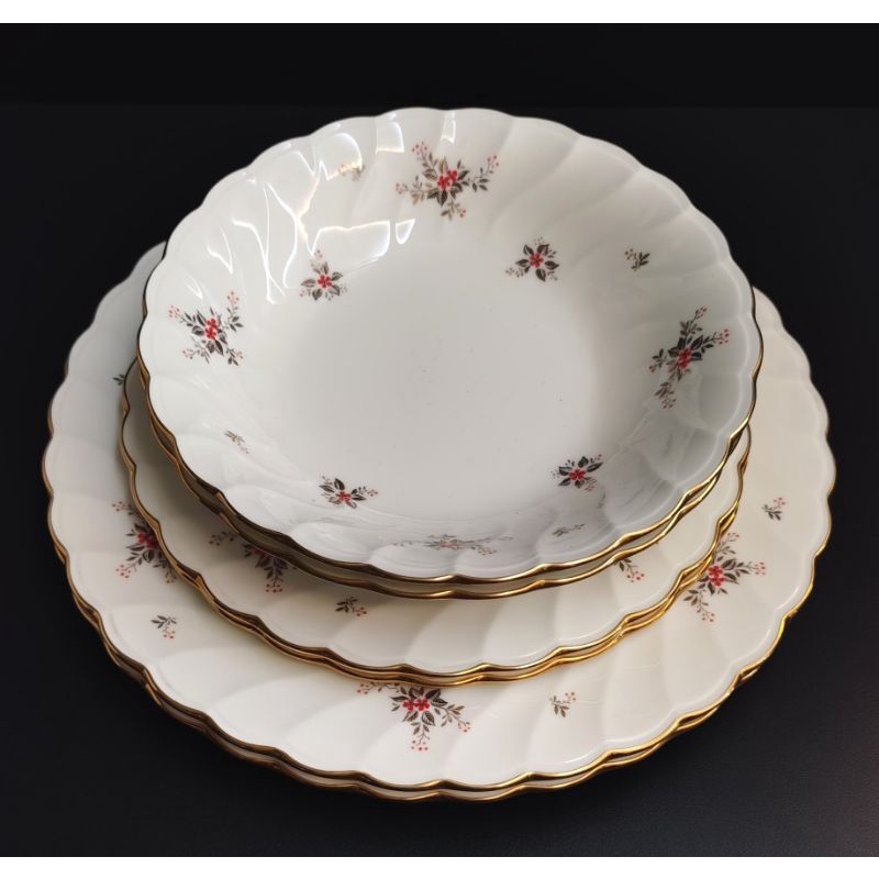 Noritake 1980s Made in Japan Contemporary Bone China Dinnerware Sold