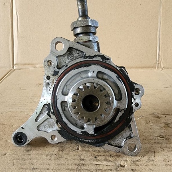 Mitsubishi Fuso Canter 4D34 vacuum pump USED | Shopee Malaysia