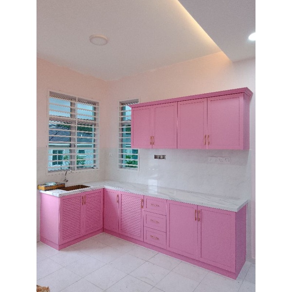 Quarts stone Table top & Pink colour nyatoh wood kitchen