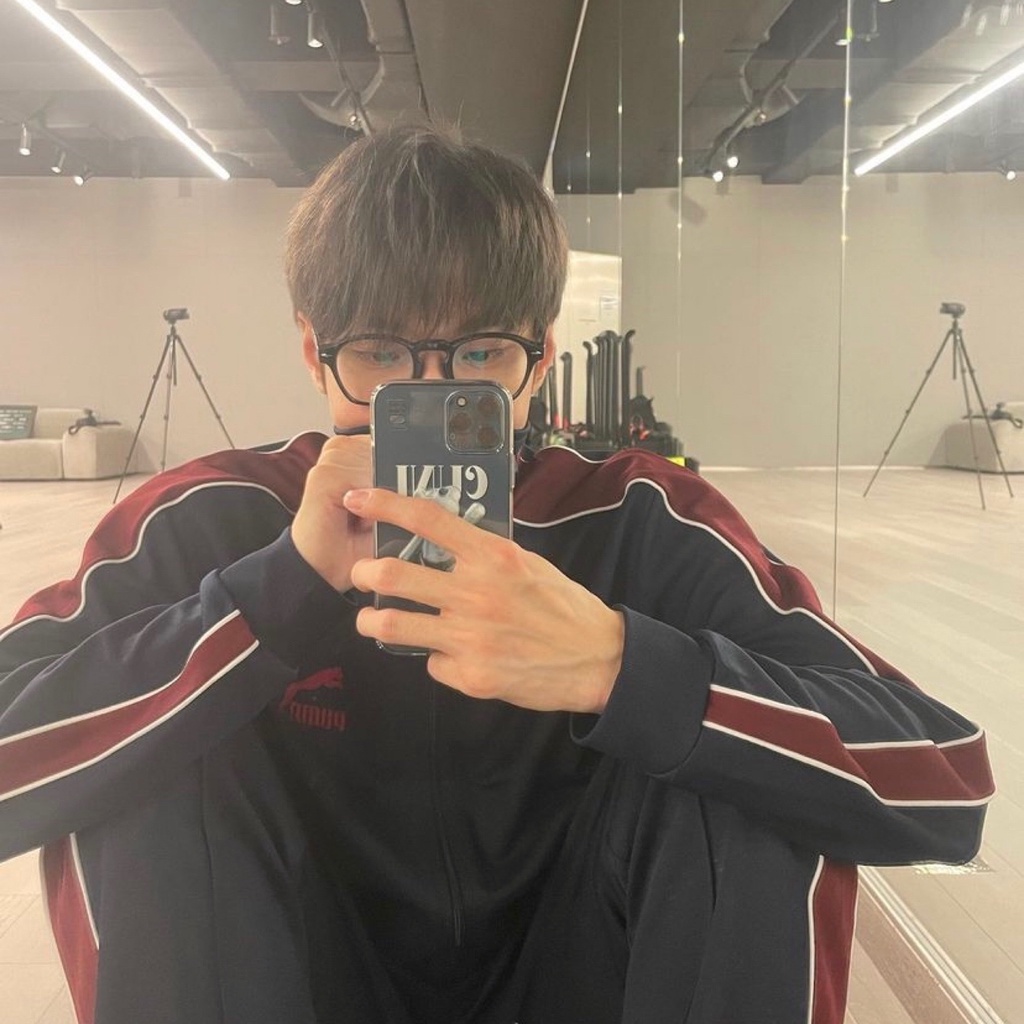 PreOrder EarpEarp X Pengsoo Steel Cuni Jelly Phone Case (NCT Doyoung