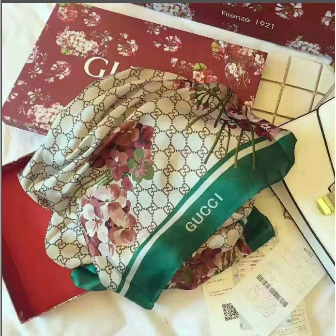 scarves are beautifully turned over to the Imperial Palace!!big