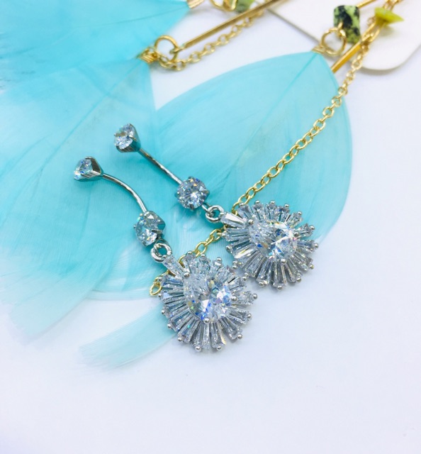 Cubic zirconia diamond ear ring, very beautiful diamond, water drop