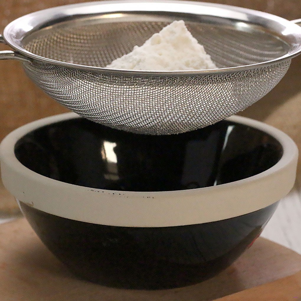 Stainless Steel Flour Sieve with Long Handle 2 Layer 30 Fine Mesh