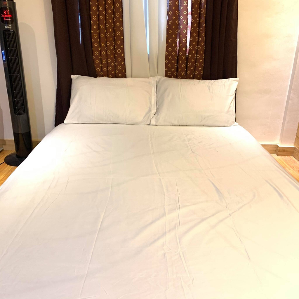 Plain Bed Sheet Full Garter Canadian Cotton (White Bed Sheet, Black