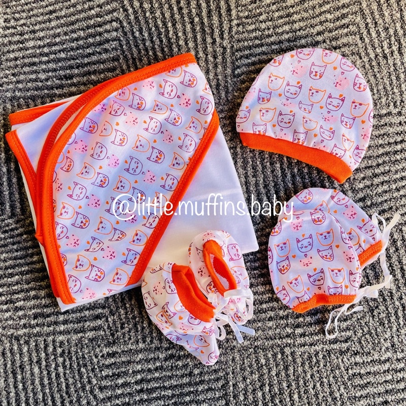 little muffins 6 in 1 Newborn Receiving Set (Blanket, Mittens