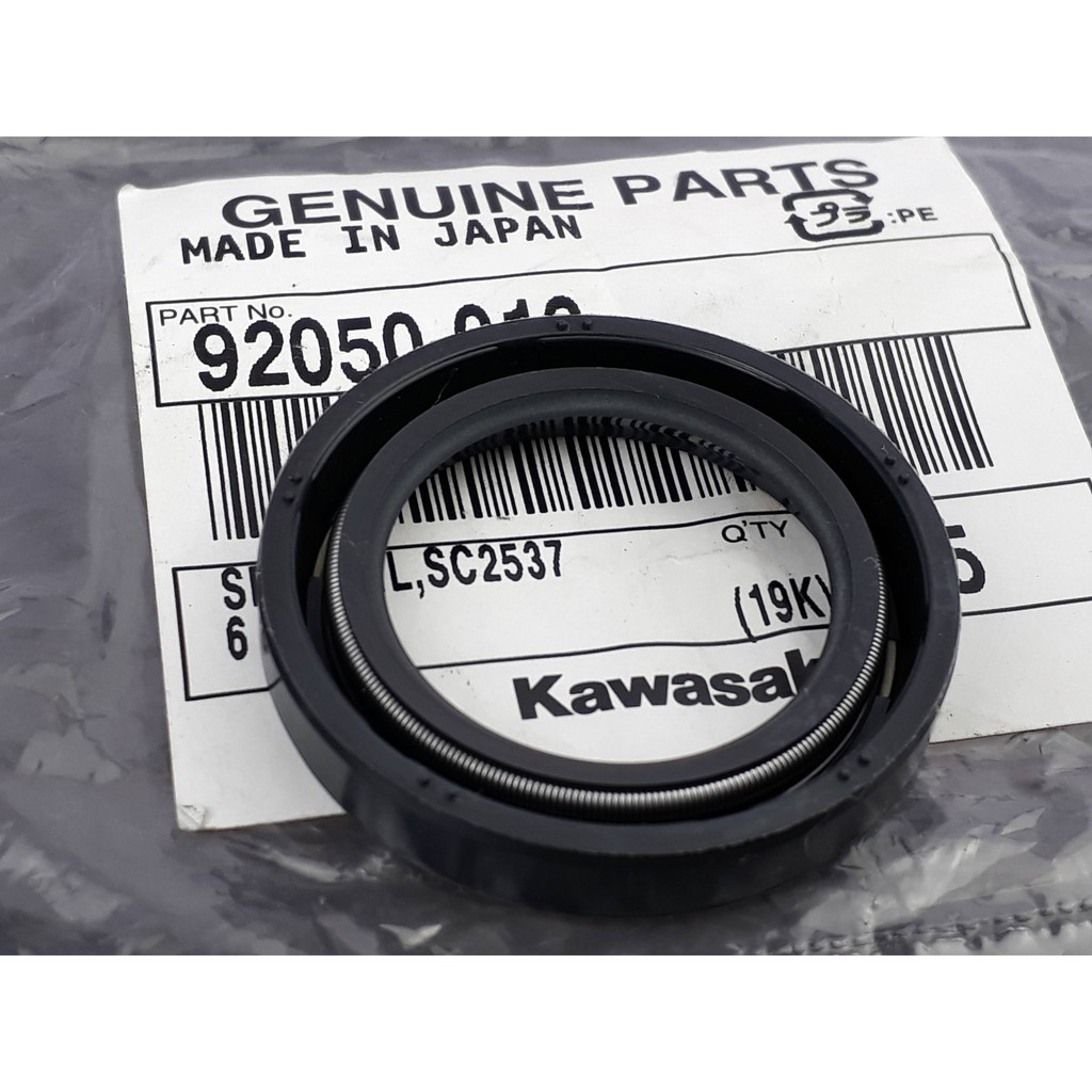 Engine sprocket Oil Seal Barako Kawasaki Genuine Parts 92050013 (3