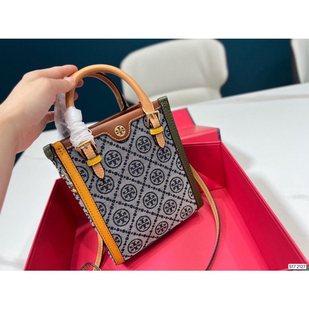 P comes with a folding box, new Tory Burch mini shopping bag, new TORY