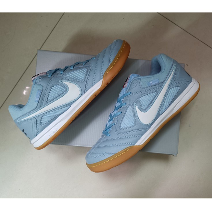 Supreme x Nike SB Gato Limited edition futsal shoes，Men's Leather flat
