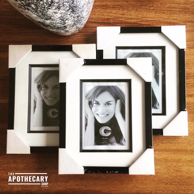 𝘾𝙊𝙍𝘼𝙇 𝘾𝙊𝘼𝙎𝙏 Black Wooden Picture Frame w/ white mounting board 5”x 7” (13x18cm) Shopee
